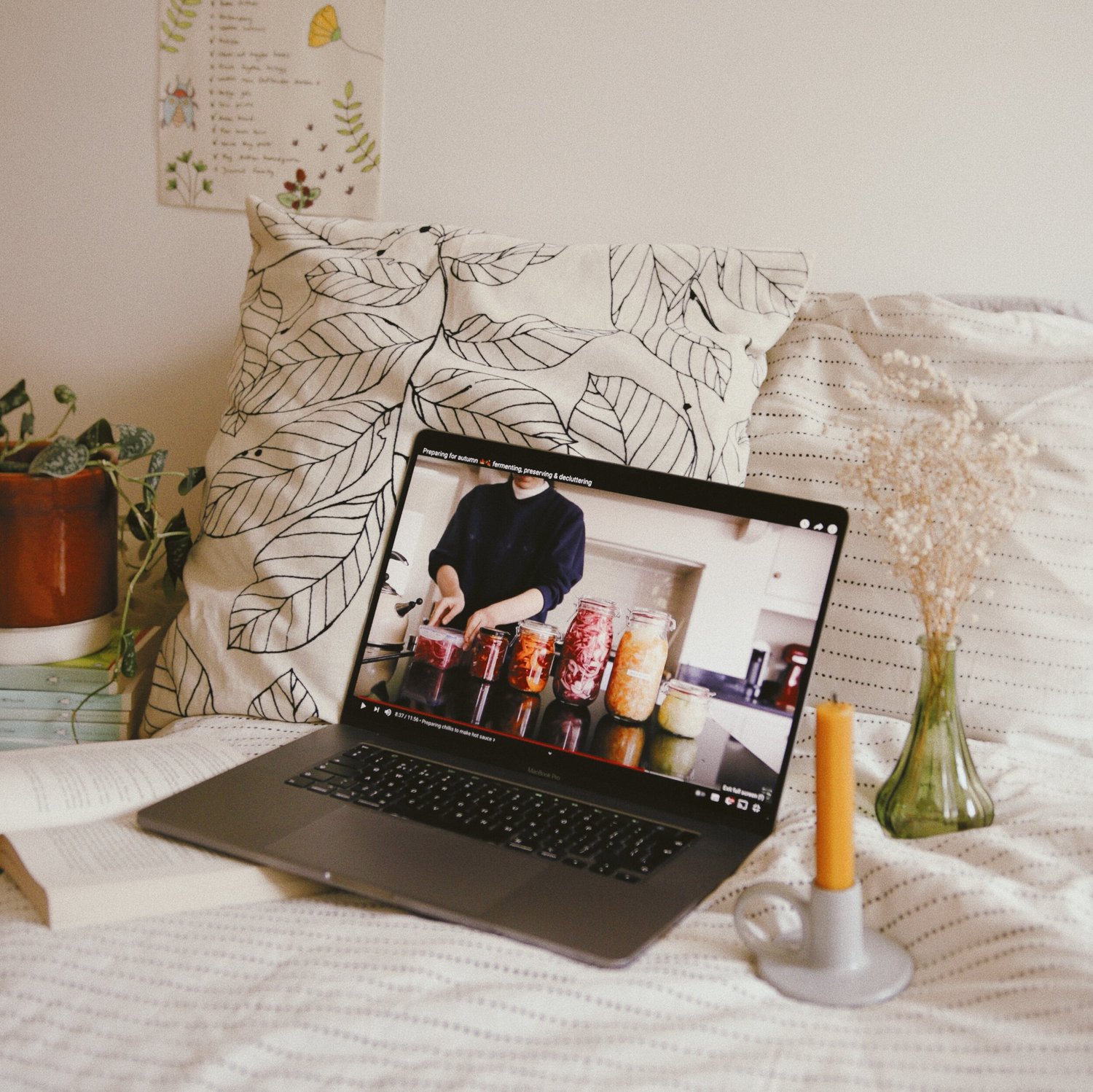 6 Relaxing YouTubers I'm watching right now